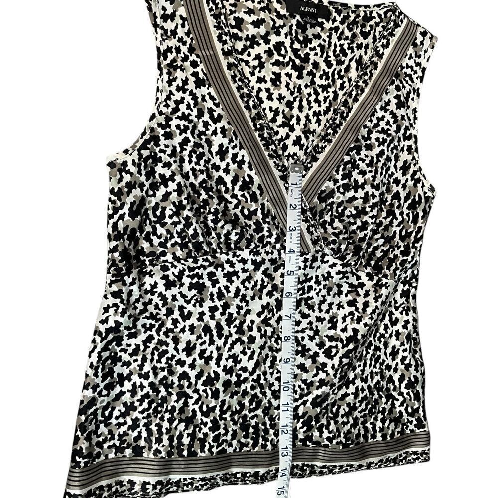 ALFANI Y2K Vintage Animal Print 100% Silk Blouse V-Neck Size 2 Tan/Back Retro - Picture 4 of 7